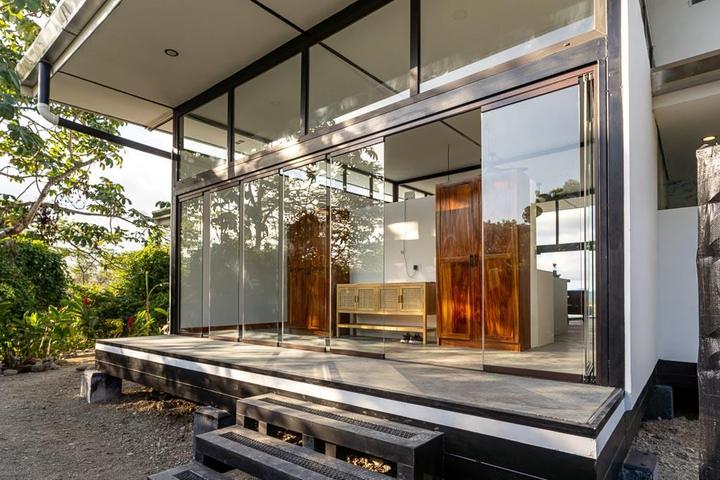 Contemporary glass home